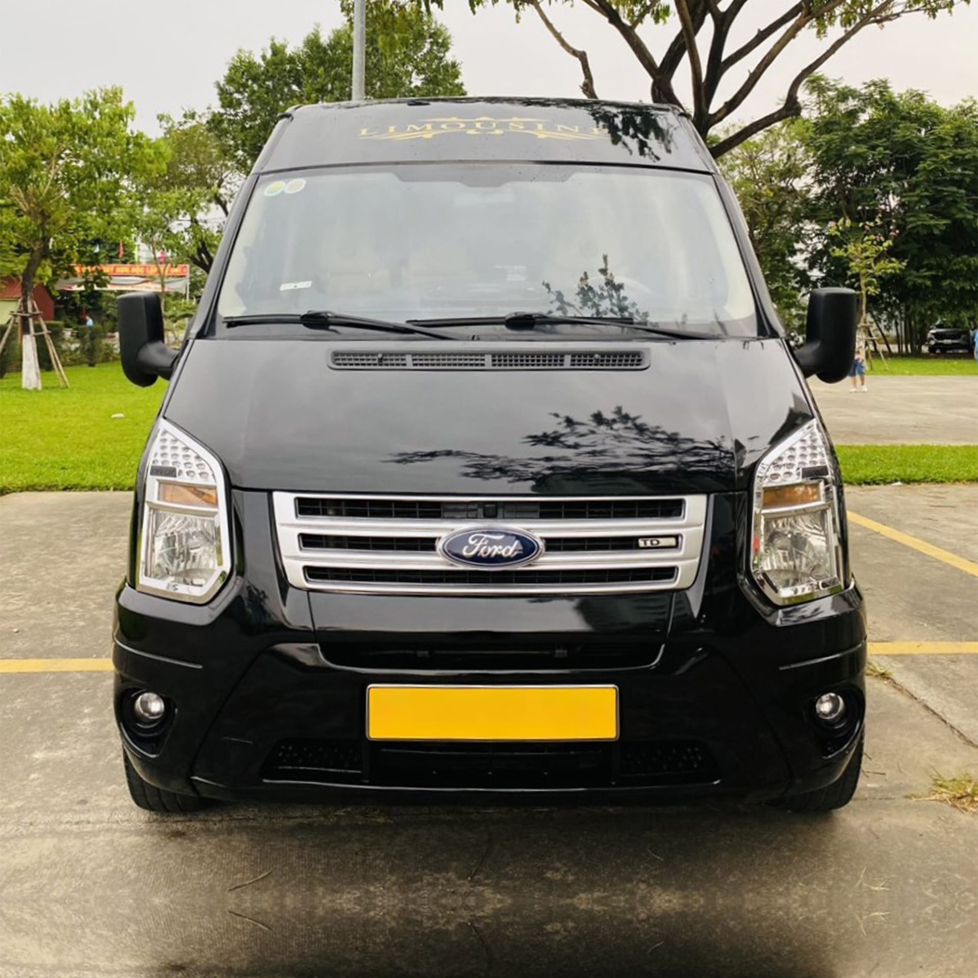 รถลีมูซีนเช่าส่วนตัว luxury limousine